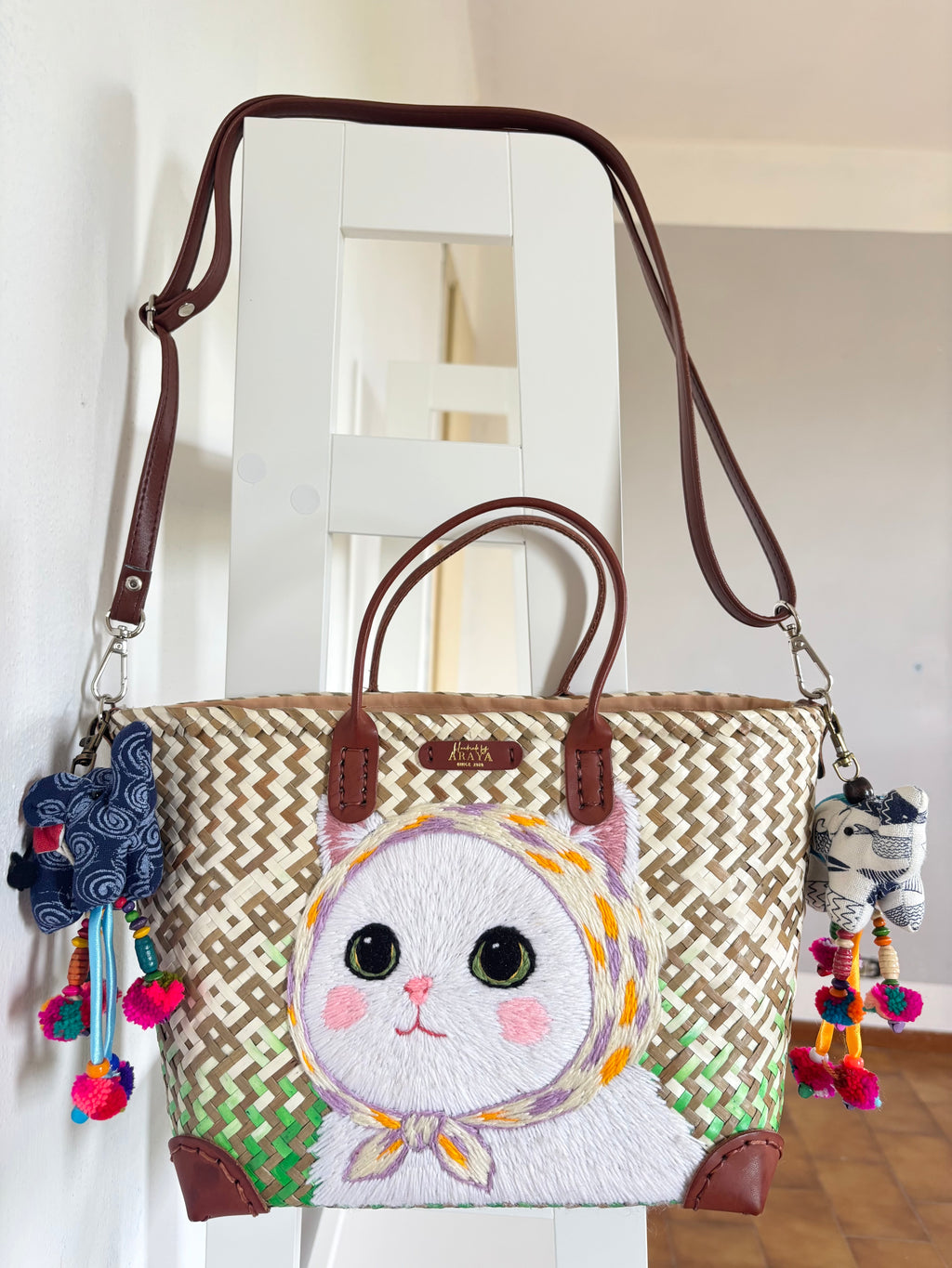 Natural Krajood (Woven) Bag in Elegant White Cat Style! ++Two Adorable Elephant Keychains