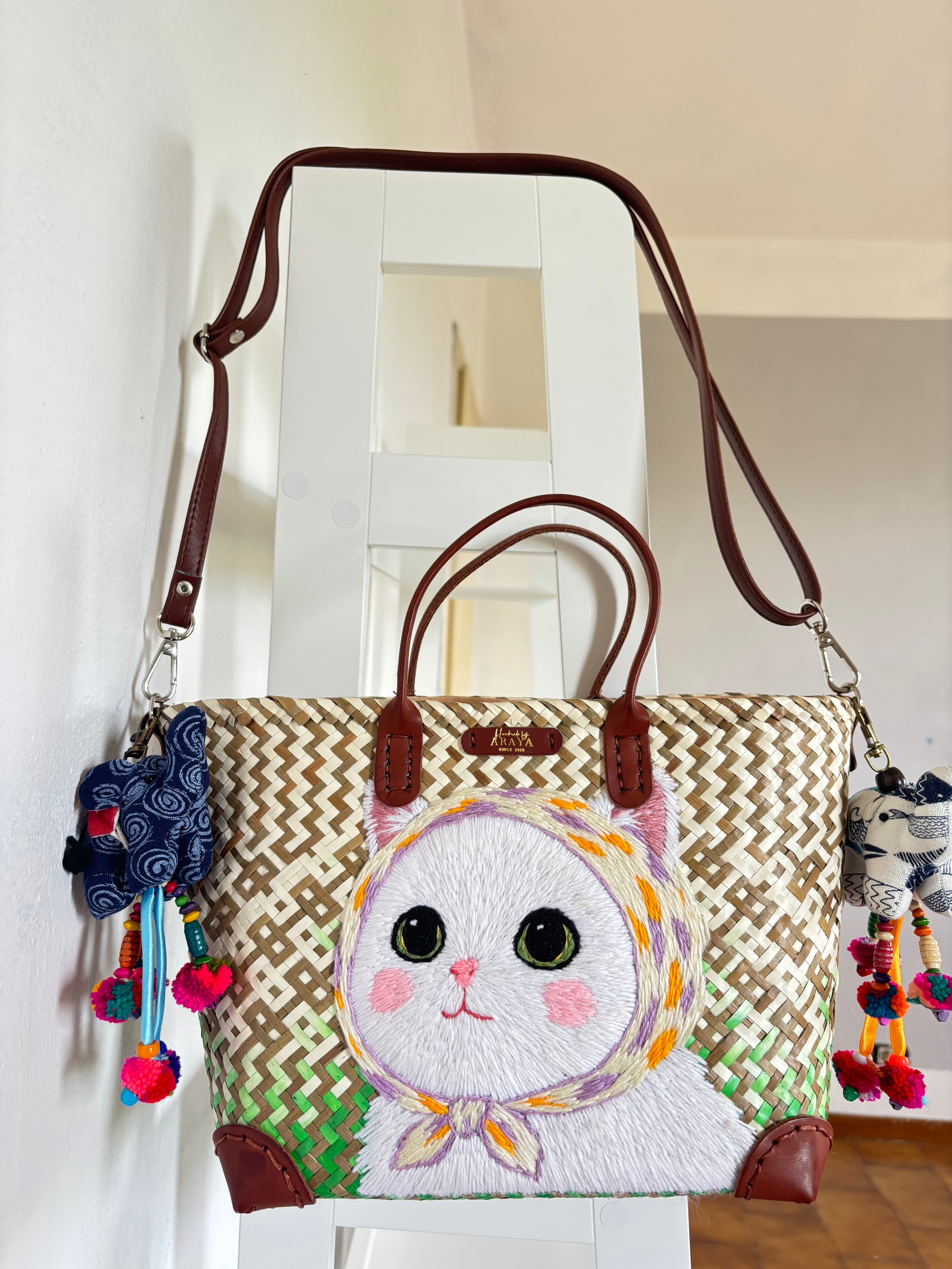 Natural Krajood (Woven) Bag in Elegant White Cat Style! ++Two Adorable Elephant Keychains
