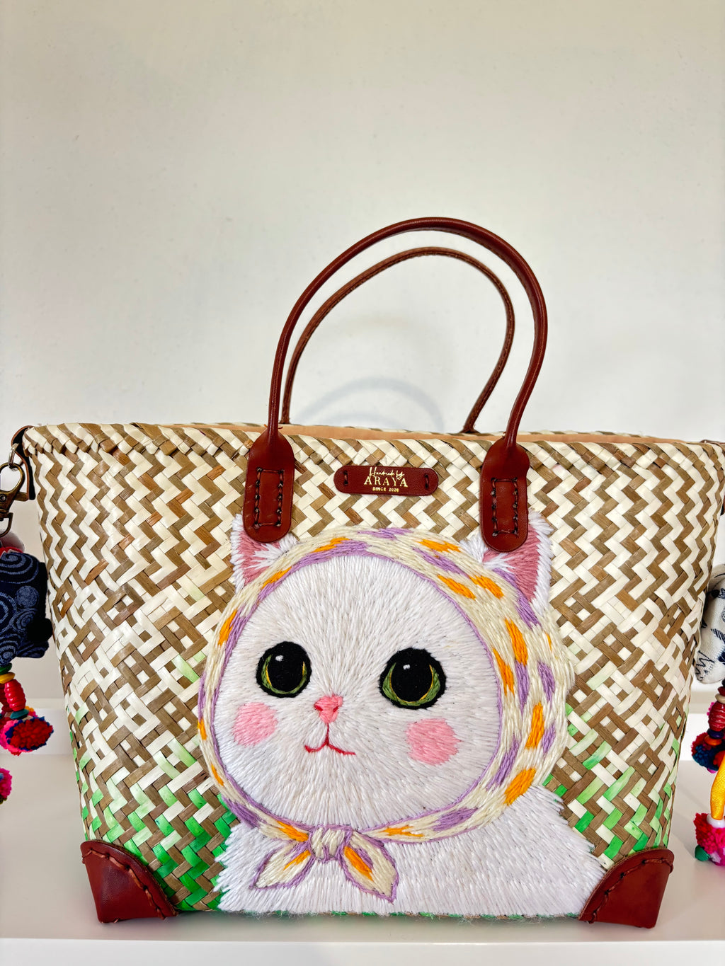 Natural Krajood (Woven) Bag in Elegant White Cat Style! ++Two Adorable Elephant Keychains