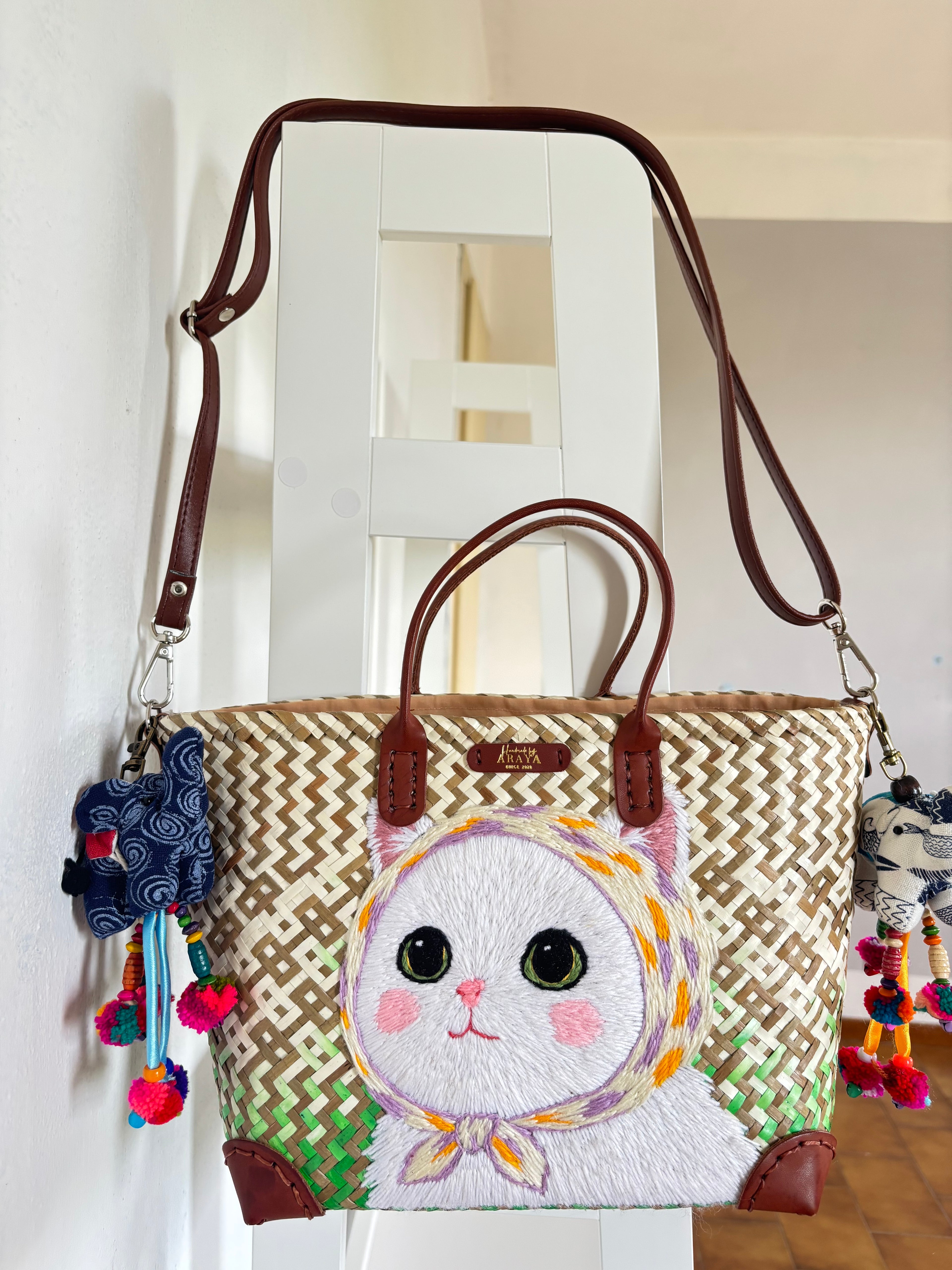 Natural Krajood (Woven) Bag in Elegant White Cat Style! ++Two Adorable Elephant Keychains