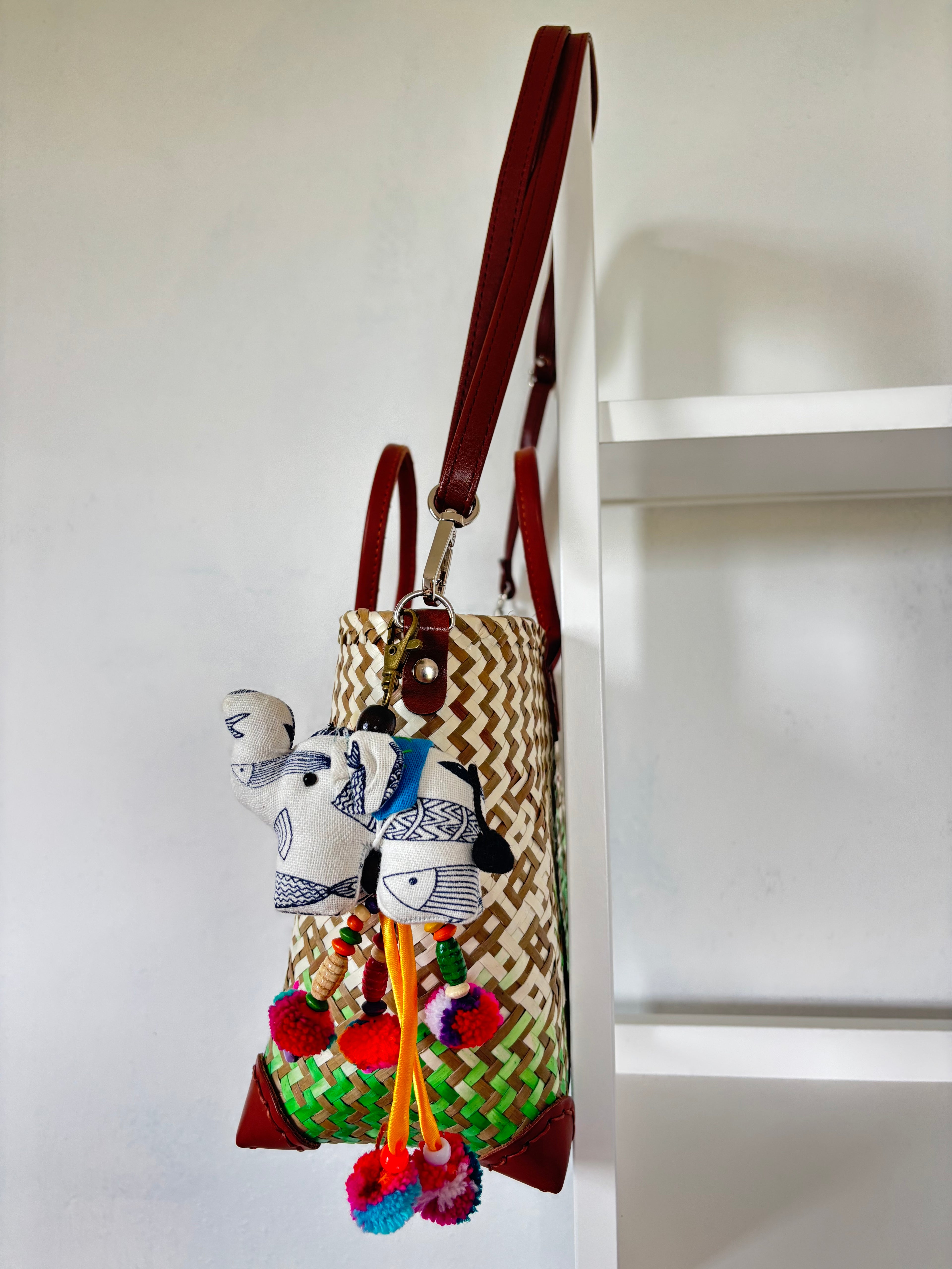 Natural Krajood (Woven) Bag in Elegant White Cat Style! ++Two Adorable Elephant Keychains