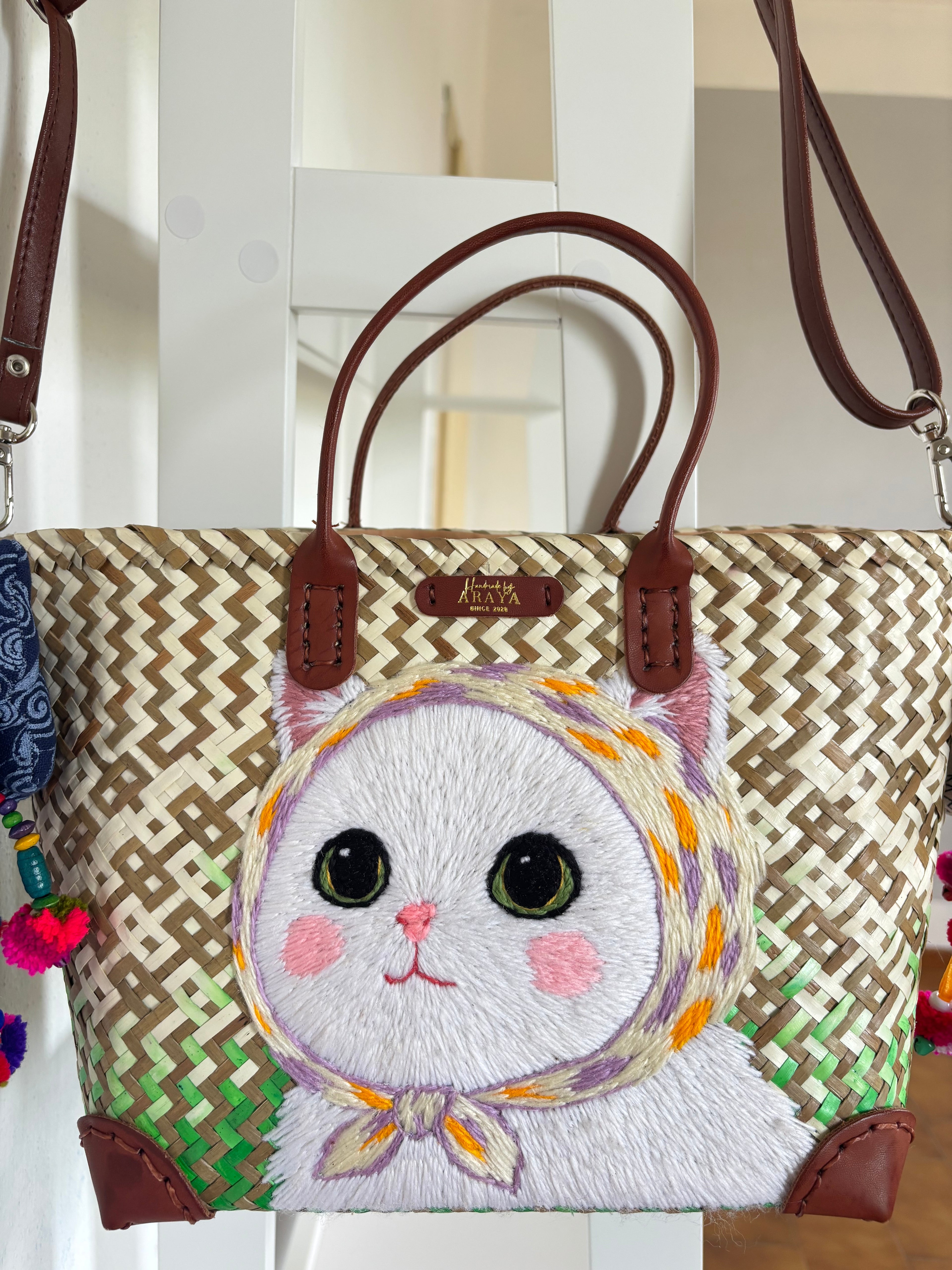 Natural Krajood (Woven) Bag in Elegant White Cat Style! ++Two Adorable Elephant Keychains
